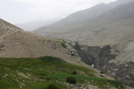 Gorges de la rivière Pamir en amont du confluent avec la rivière Wakhan