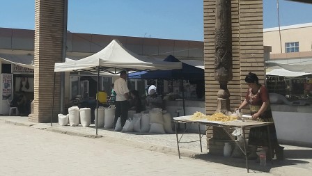 Bazar de Khiva. Riz du Khorezm, sucre en cristaux.