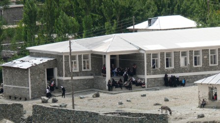 Ecole de filles à Nusay, en face de Qalai Khum