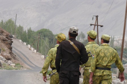 Patrouille de garde-frontière dans le corridor de Wakhan