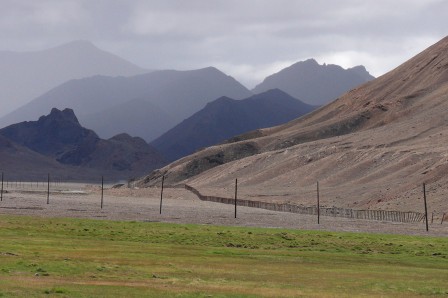 Vallée de l'Ak Baytal et clôture URSS / Chine.