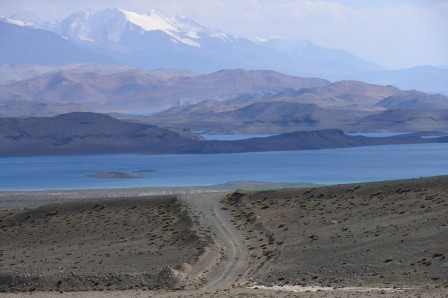 Lac Karakul vu depuis la montée au Uy Buluq