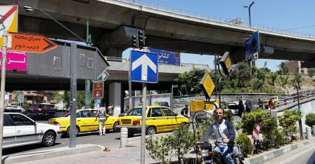 Téhéran. Sadr expressway.
