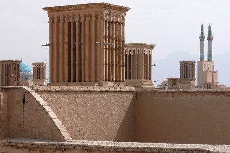 Badgirs (littéralement tours à vent) et toits de Yazd