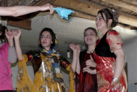 Danse kurde après le barbecue de fin d'année universitaire, mai 2014