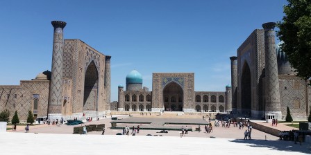 Place du Registan sans mûriers. Samarqand.