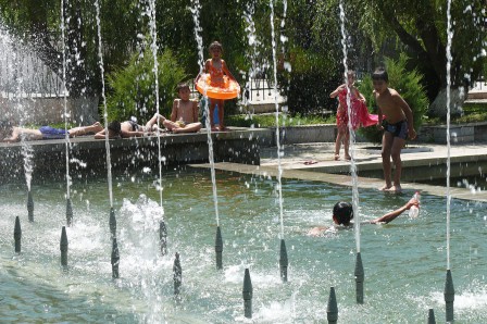 Tashkent. Une fontaine typique dans le centre-ville