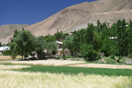 Vallée de Zeravshan. Petit village entre Dardar et Urmetan