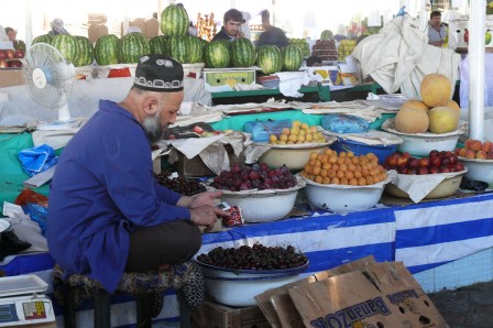 Secteur des fruits au bazar Shahmansur, Dushanbe