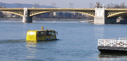 Budapest. Couloir bus dans le Danube ?