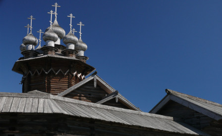 Ile de Kizhi, sur le lac Onega. Les toits sont en bois de mélèze., juil. 2024
